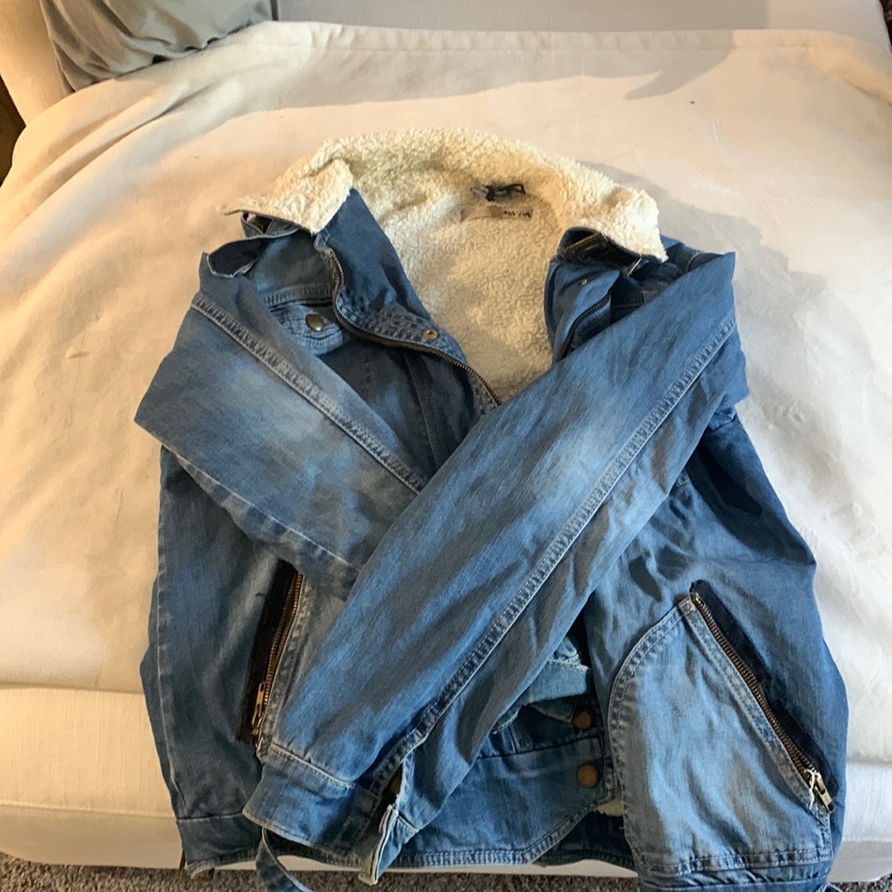 Jean jacket size 8 slight discoloration in the collar
